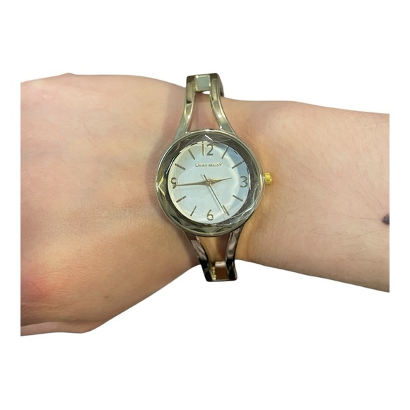 Laura Ashley Gold Watch Old Money Aesthetic/Clean Girl* Costume jewelry - Picture 2 of 6